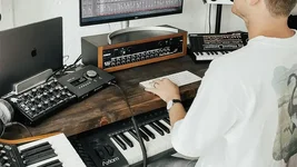 Synths-and-keyboards-l.webp Synths-and-keyboards-l.webp
