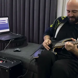 'Performansını Göster!' kategorisindeki 'Melekler Ölmez solo cover' medyası