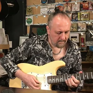 'Performansını Göster!' kategorisindeki 'Empty Streets Blues - Fender Strat Fender Tremolux Amp (Kemper)' medyası