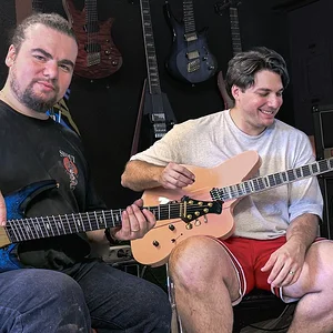 Tolga Sert’e Özel Pembe Multiscale Offset! | Ave Guitars